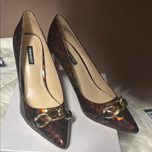 Nine West Brown Patent Leather Heels with Gold Accent. Brand New Never Worn - Picture 3 of 5